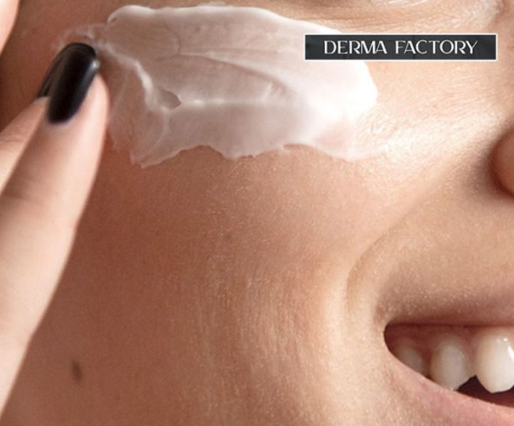 Заспокійливий сонцезахисний крем Derma Factory Mild Sun Cream SPF 50+ PA++++ 30 g 000708 фото